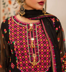Zarqash Noir – Embroidered Lawn Suit with Chiffon Dupatta