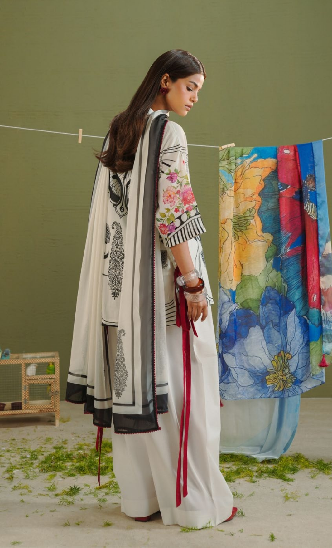 RAYA-10A – Black & White Art Nouveau Printed Lawn Suit