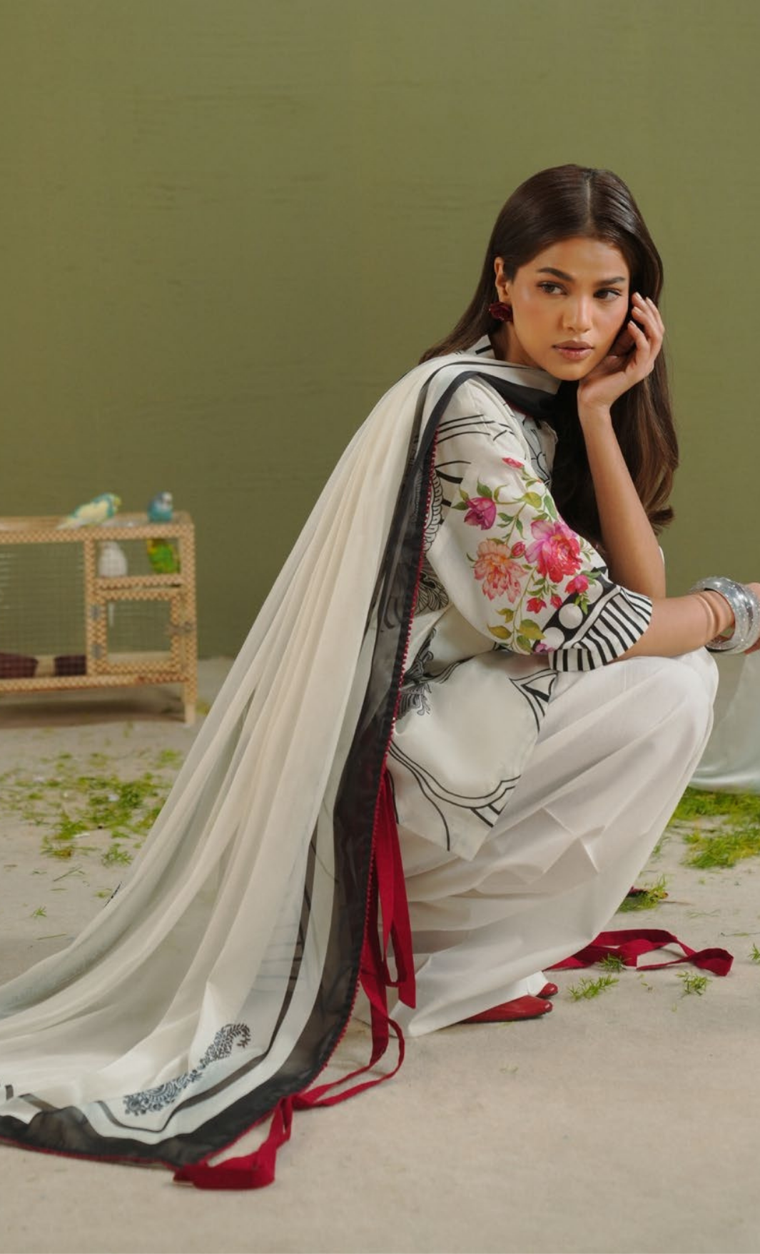 RAYA-10A – Black & White Art Nouveau Printed Lawn Suit