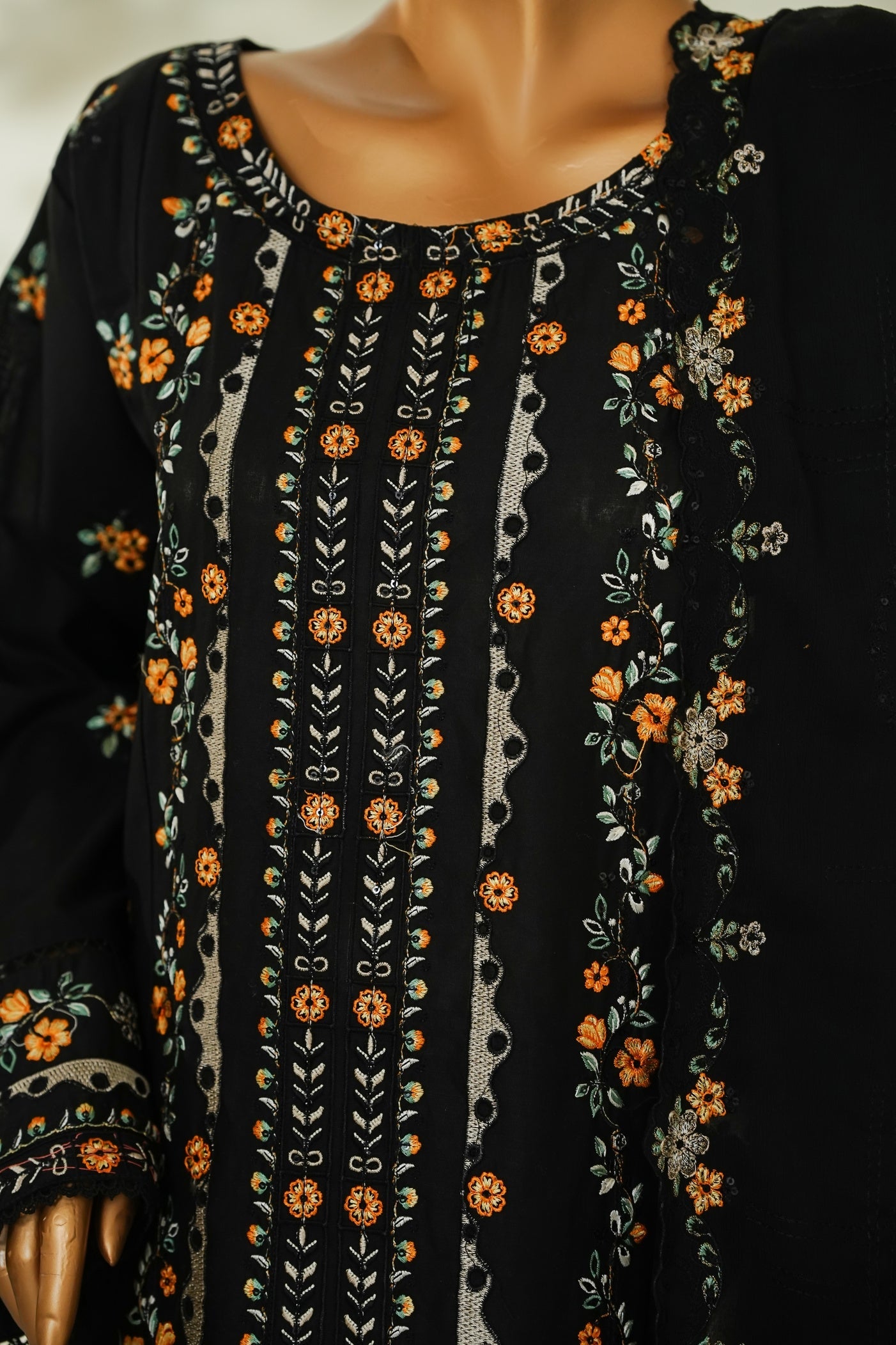 Bin Saeed Black Embroidered Lawn Suit – 3 Piece Dress with Chiffon Dupatta – My Taraz
