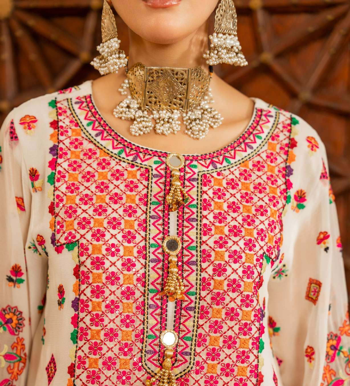 Mehrunisa Ivory – Embroidered Lawn Suit with Chiffon Dupatta