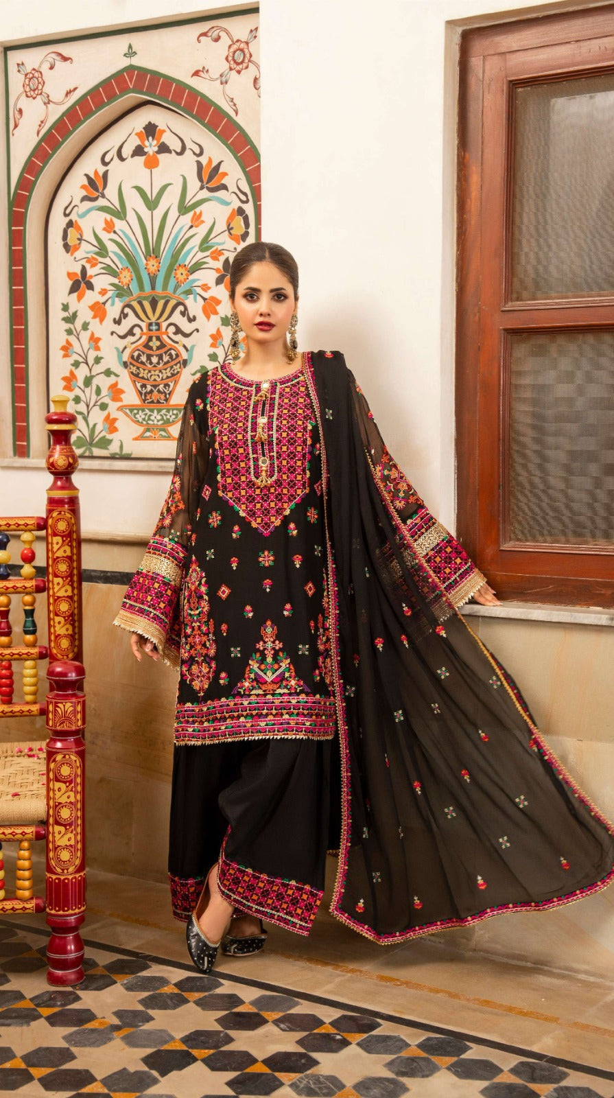 Zarqash Noir – Embroidered Lawn Suit with Chiffon Dupatta