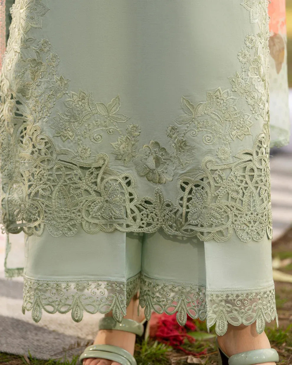 MINT GREEN