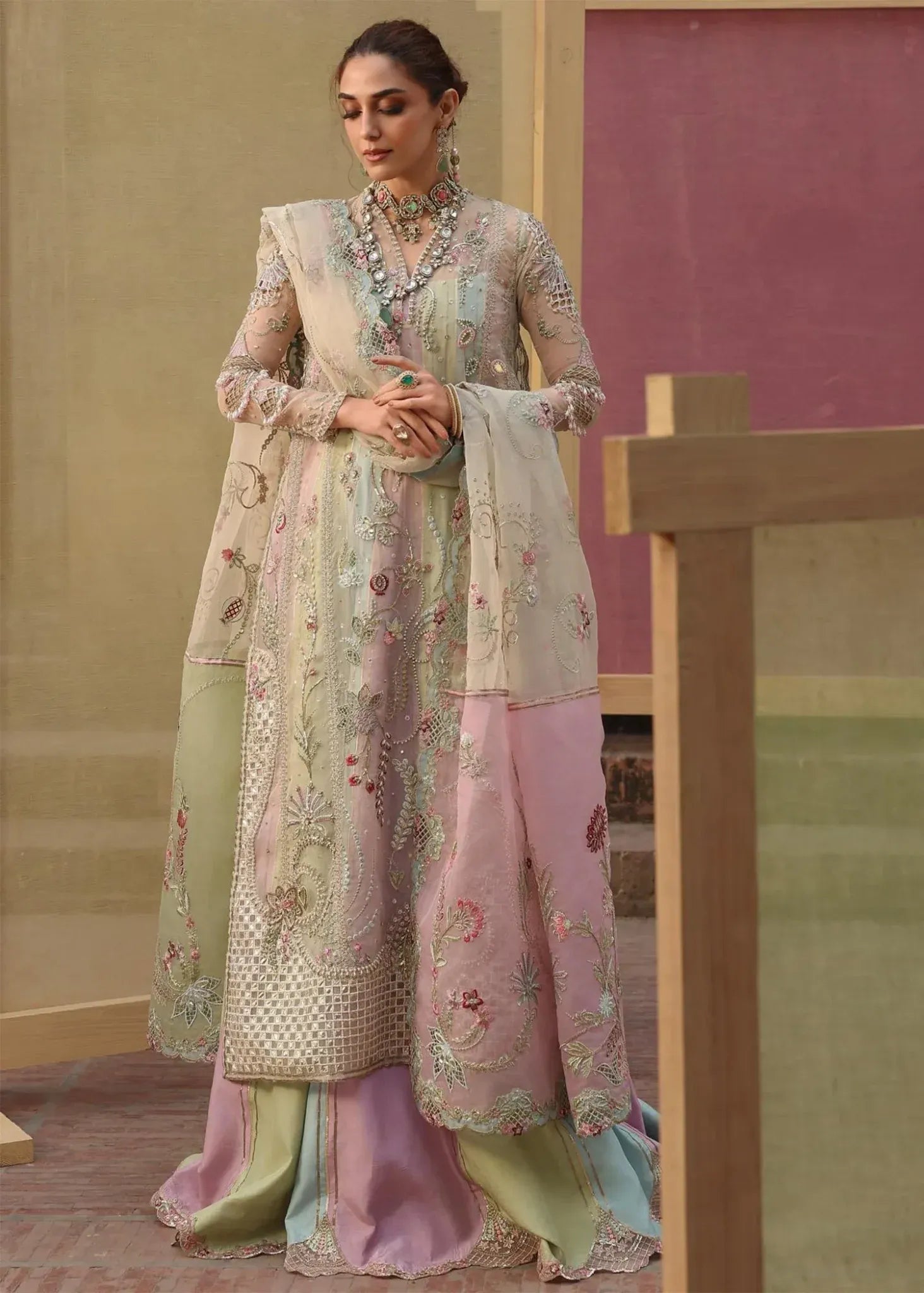 D7 - IVORY RANGOLI