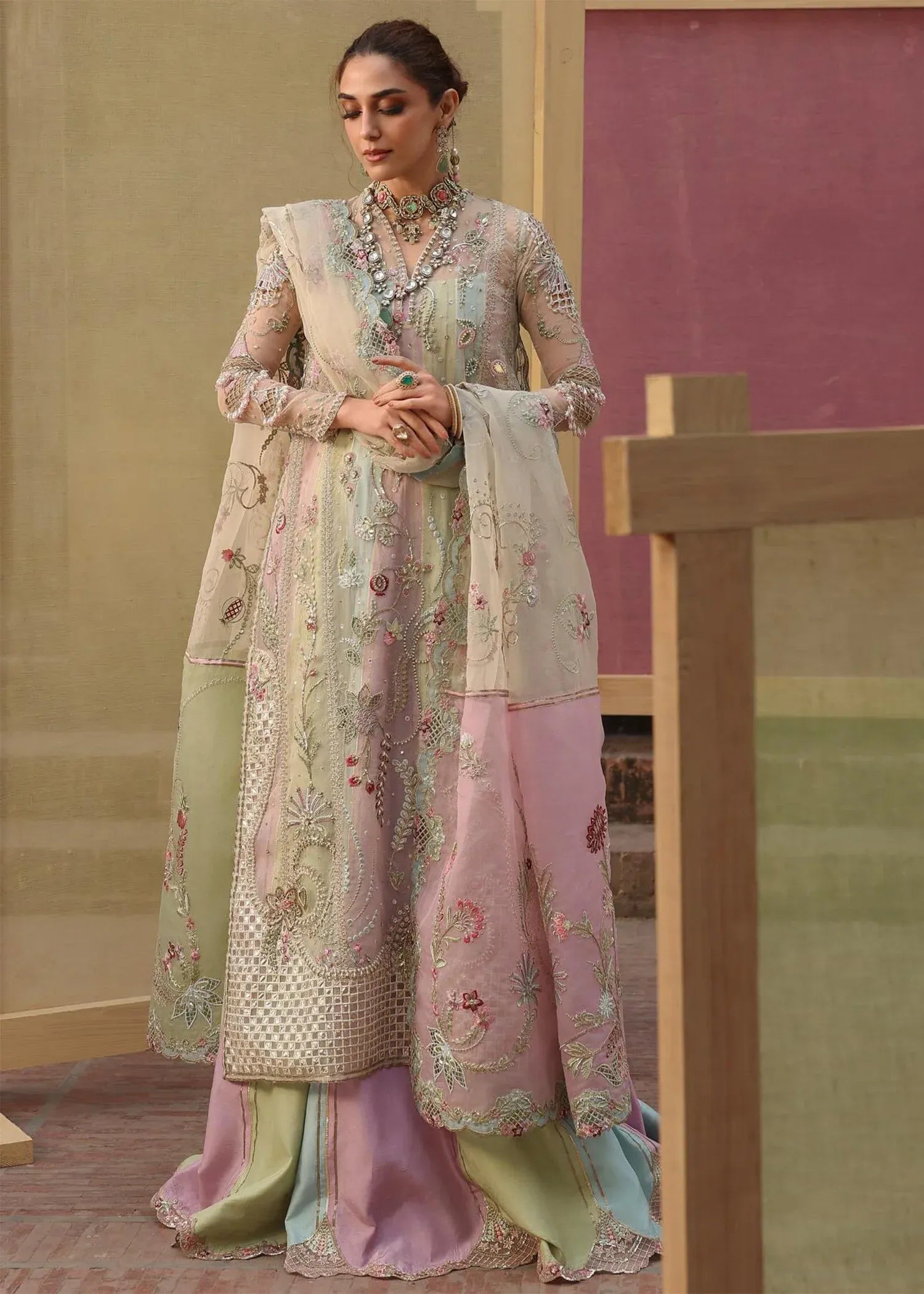D7 - IVORY RANGOLI