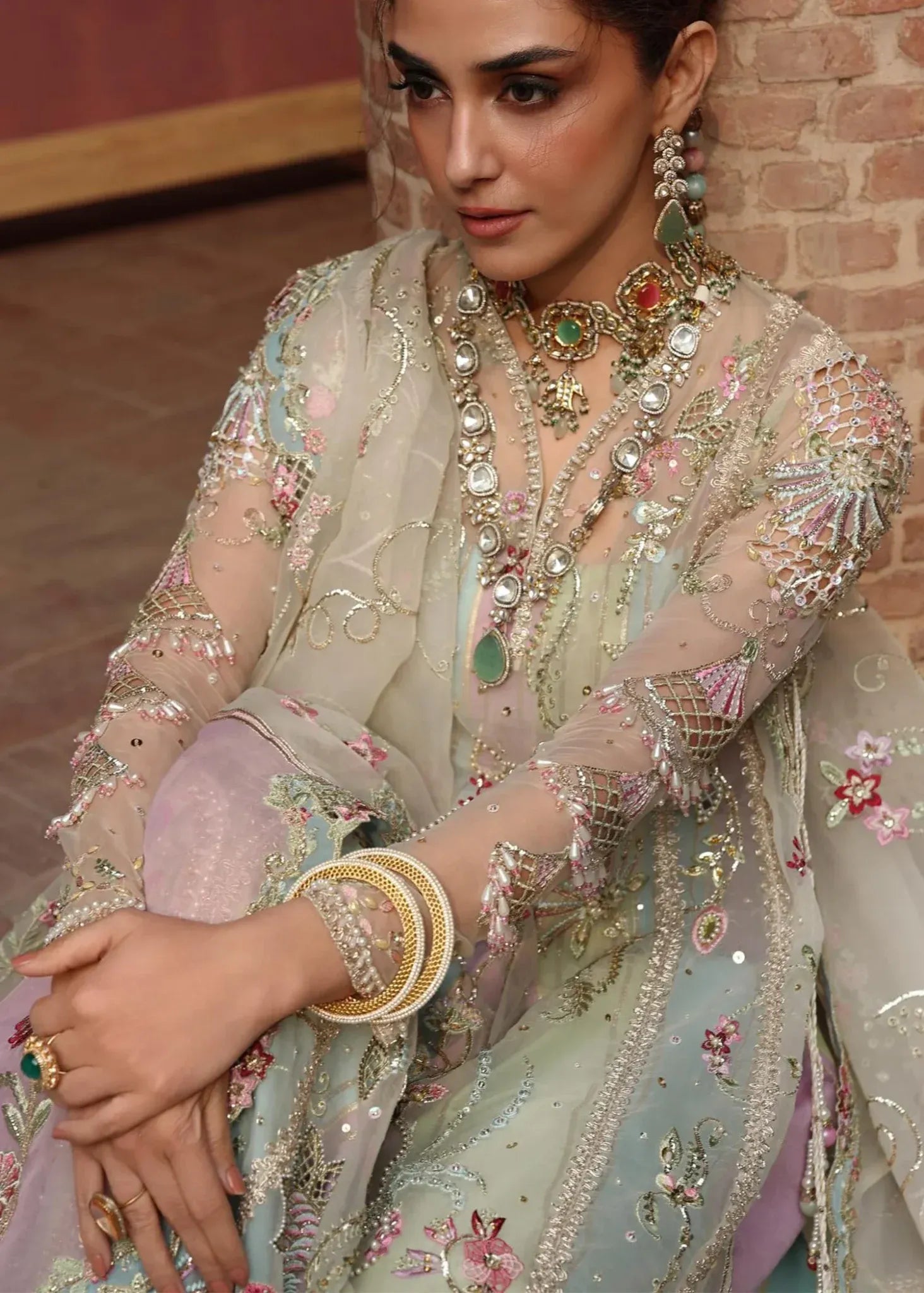 D7 - IVORY RANGOLI