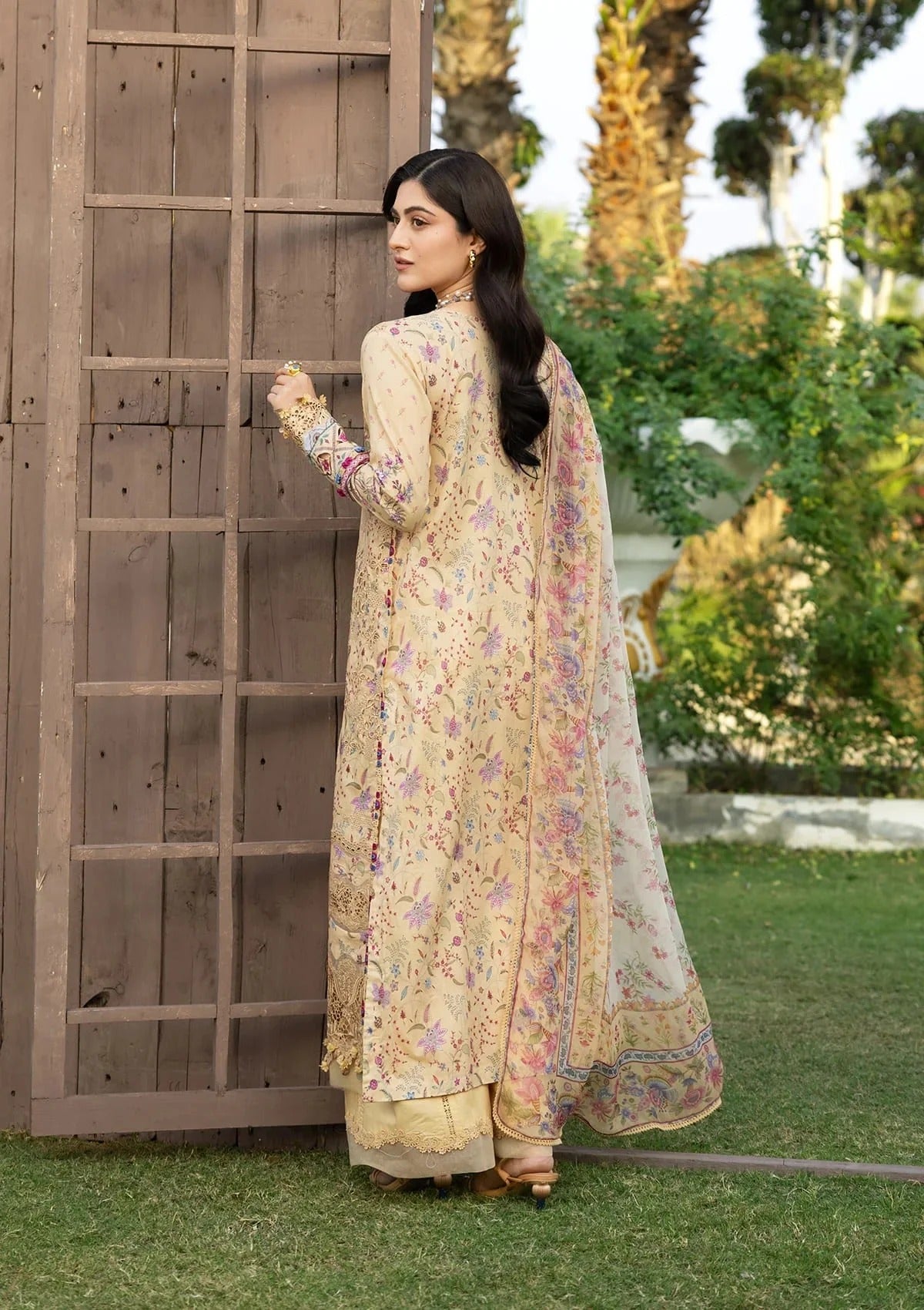 Elaf Premium Print Chikankari Lawn Unstitched 3PC Suit – ERC-5B Khushee