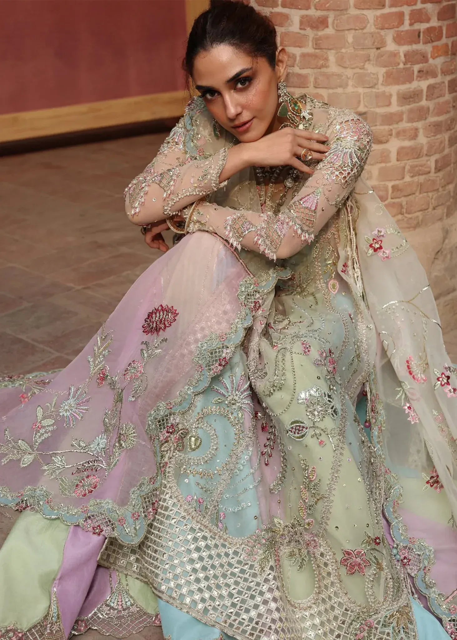 D7 - IVORY RANGOLI