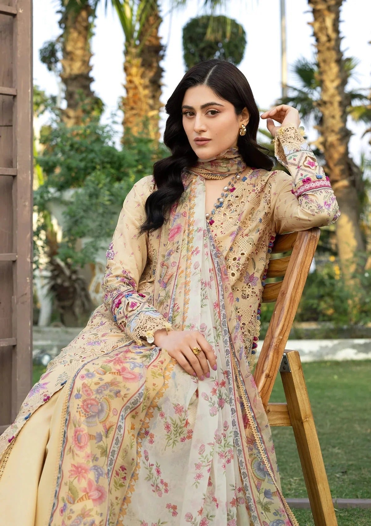 Elaf Premium Print Chikankari Lawn Unstitched 3PC Suit – ERC-5B Khushee