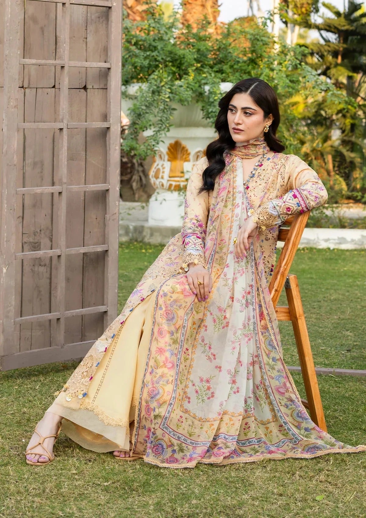 Elaf Premium Print Chikankari Lawn Unstitched 3PC Suit – ERC-5B Khushee