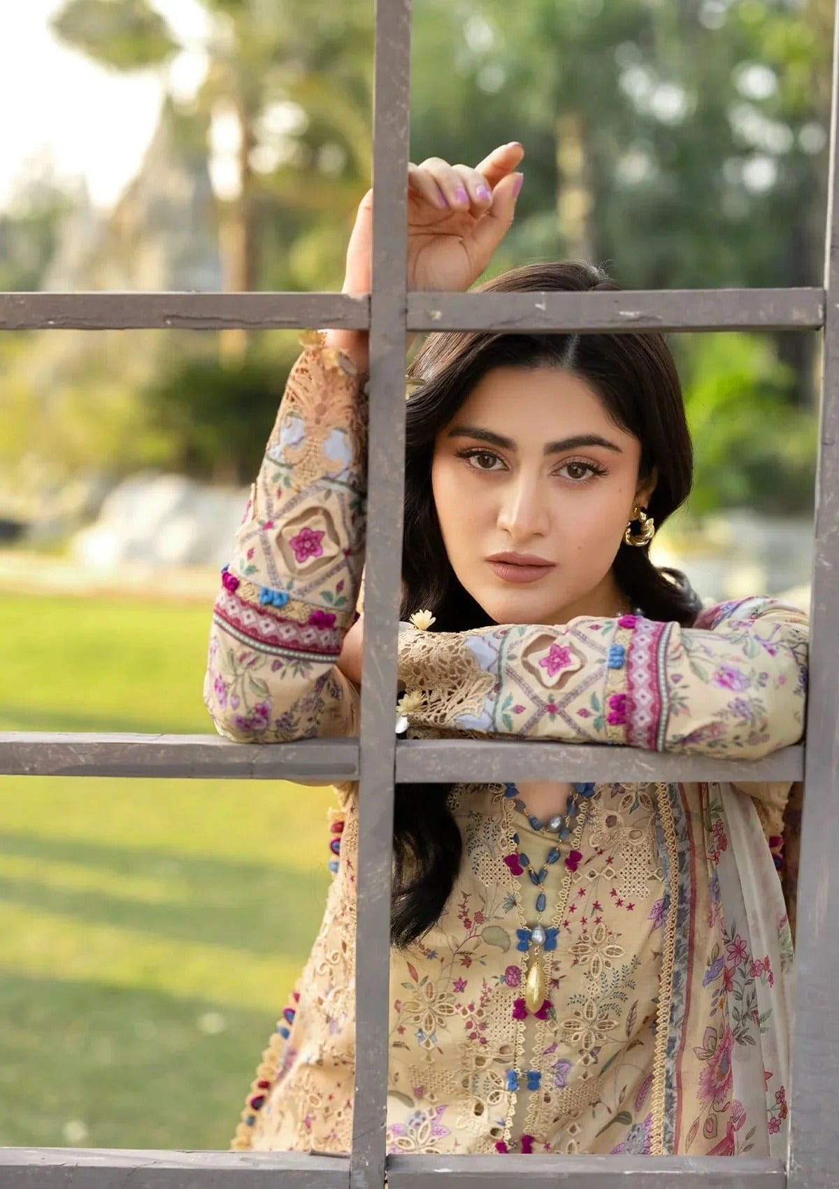 Elaf Premium Print Chikankari Lawn Unstitched 3PC Suit – ERC-5B Khushee