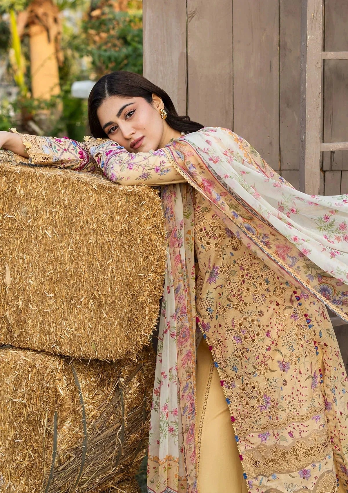 Elaf Premium Print Chikankari Lawn Unstitched 3PC Suit – ERC-5B Khushee