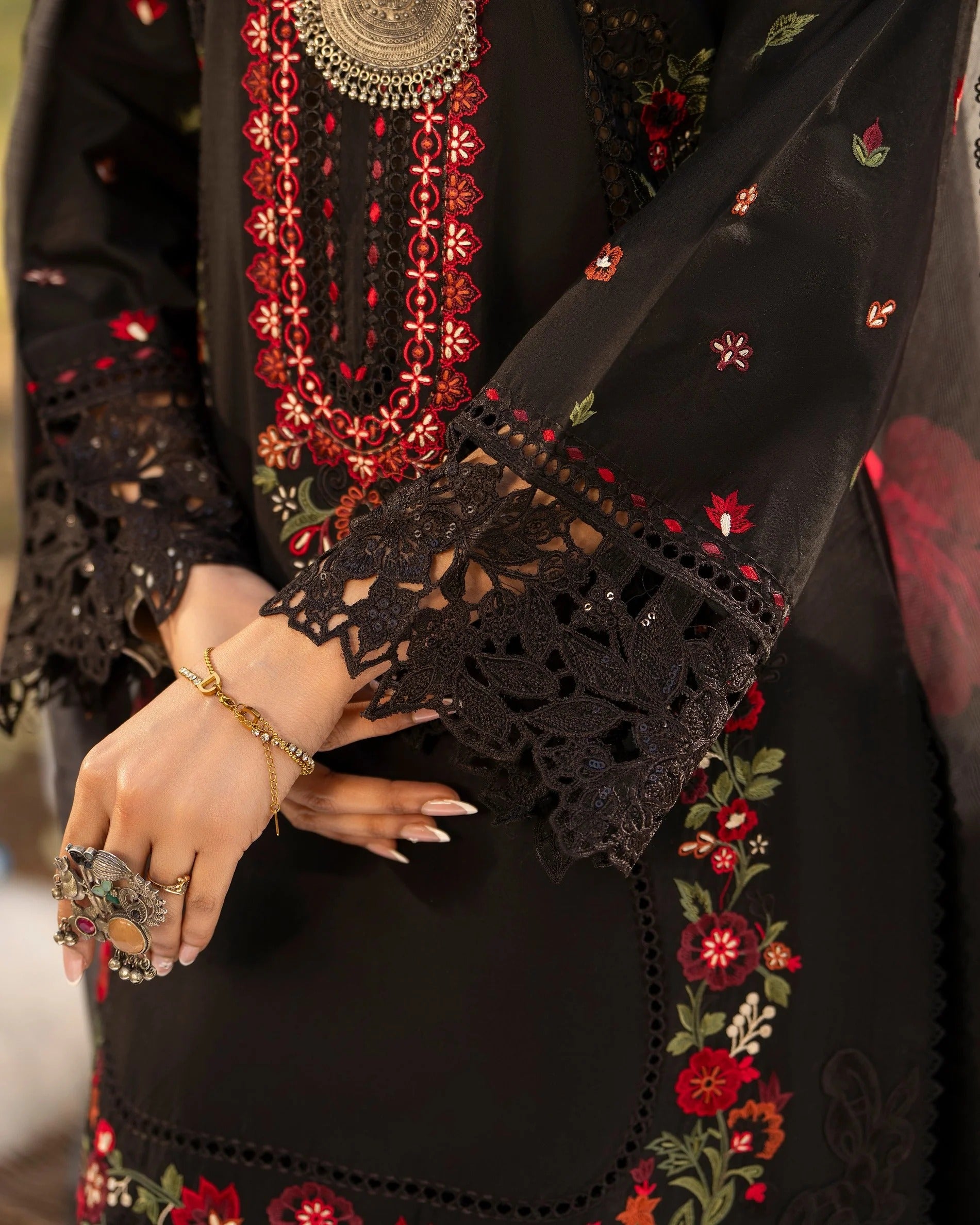 BLACK FLORA